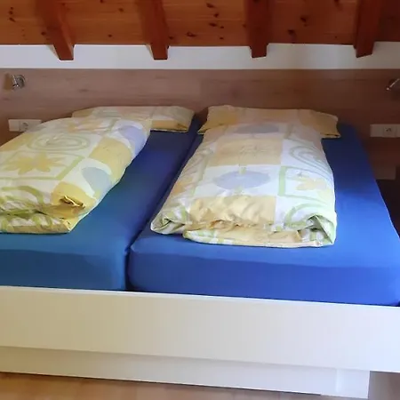 Martina Frey * באיירסברון