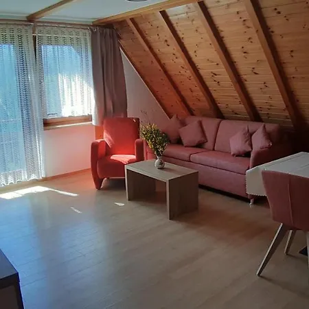 Martina Frey דירה באיירסברון